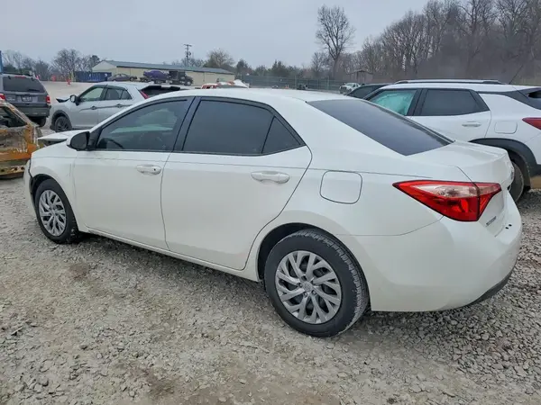 5YFBURHE1HP638308 2017 TOYOTA COROLLA - Image 2