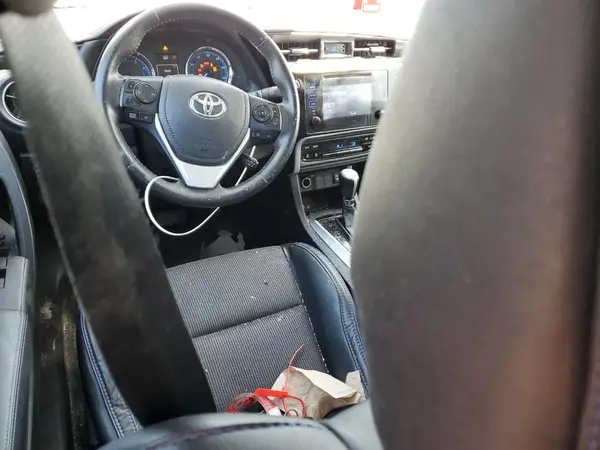 5YFBURHE1HP639135 2017 TOYOTA COROLLA - Image 8