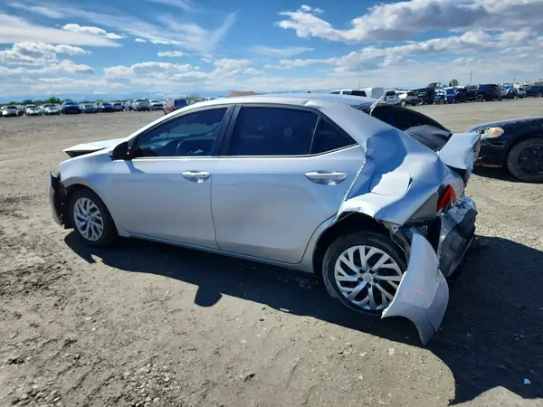 5YFBURHE1HP639698 2017 TOYOTA COROLLA - Image 2