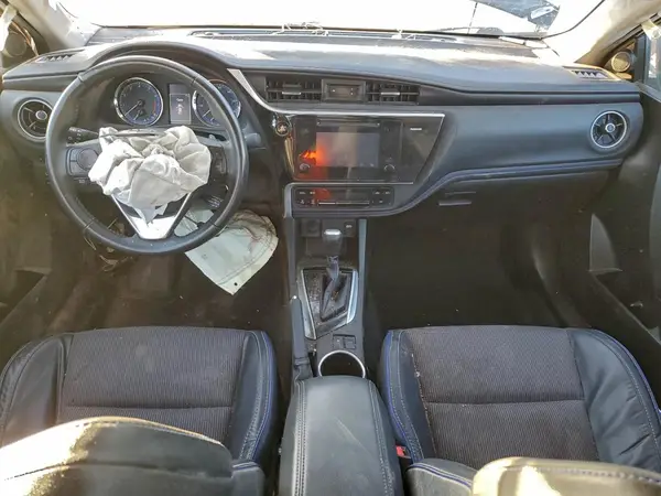 5YFBURHE1HP640656 2017 TOYOTA COROLLA - Image 8