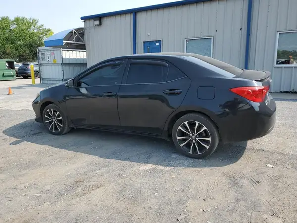 5YFBURHE1HP641399 2017 TOYOTA COROLLA - Image 2