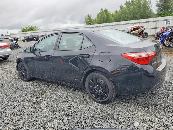 5YFBURHE1HP641645 2017 TOYOTA COROLLA - Image 2