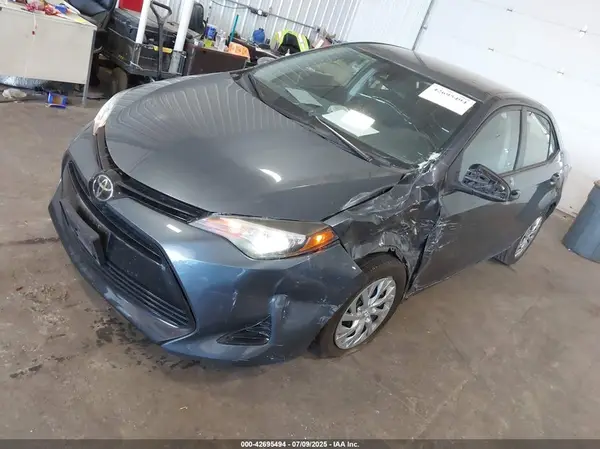 5YFBURHE1HP643993 2017 TOYOTA COROLLA - Image 2