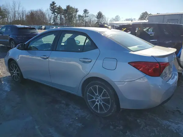5YFBURHE1HP645811 2017 TOYOTA COROLLA - Image 2
