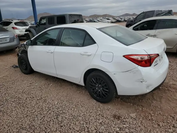 5YFBURHE1HP647445 2017 TOYOTA COROLLA - Image 2