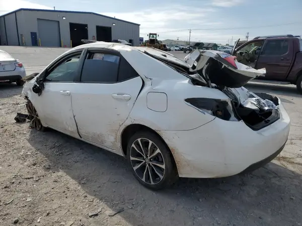 5YFBURHE1HP648868 2017 TOYOTA COROLLA - Image 2