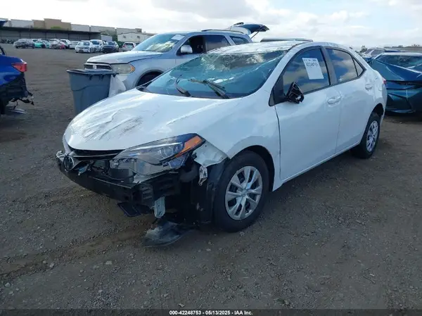 5YFBURHE1HP649292 2017 TOYOTA COROLLA - Image 2