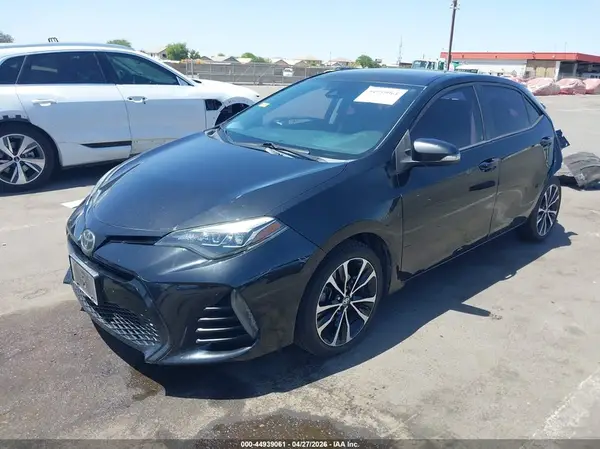 5YFBURHE1HP654962 2017 TOYOTA COROLLA - Image 2