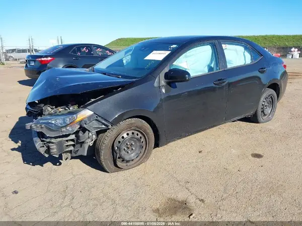 5YFBURHE1HP657604 2017 TOYOTA COROLLA - Image 2