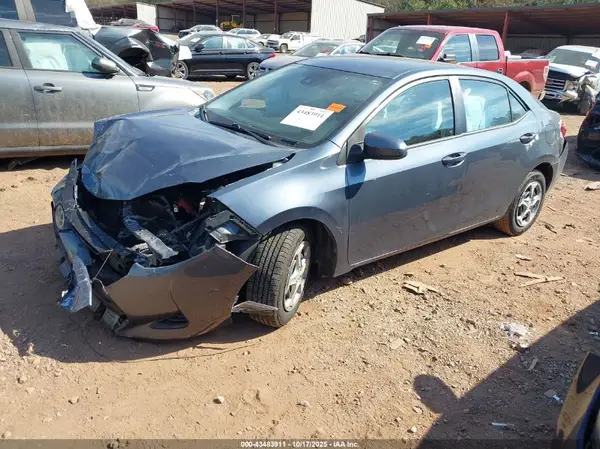 5YFBURHE1HP658820 2017 TOYOTA COROLLA - Image 2