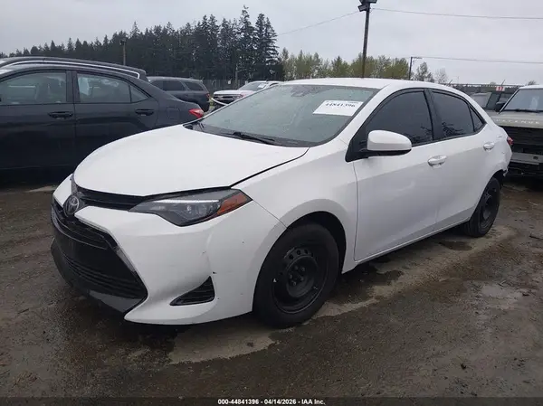 5YFBURHE1HP660552 2017 TOYOTA COROLLA - Image 2
