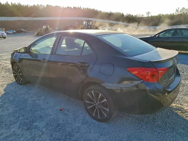 5YFBURHE1HP661099 2017 TOYOTA COROLLA - Image 2