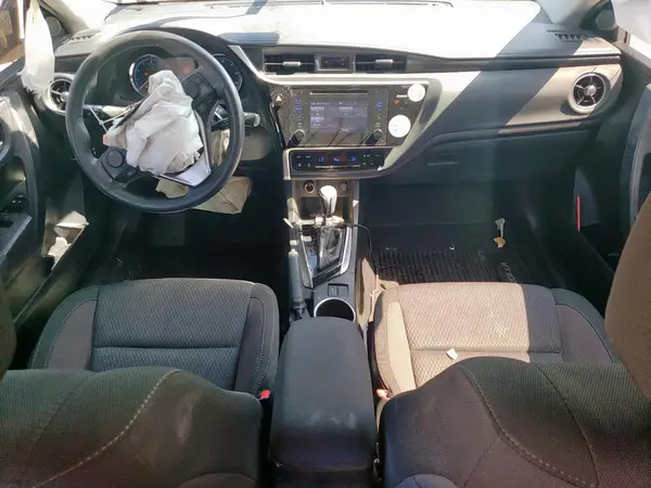 5YFBURHE1HP661457 2017 TOYOTA COROLLA - Image 8
