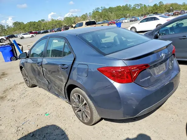 5YFBURHE1HP661975 2017 TOYOTA COROLLA - Image 2