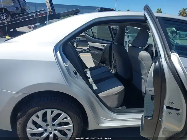 5YFBURHE1HP663127 2017 TOYOTA COROLLA - Image 8