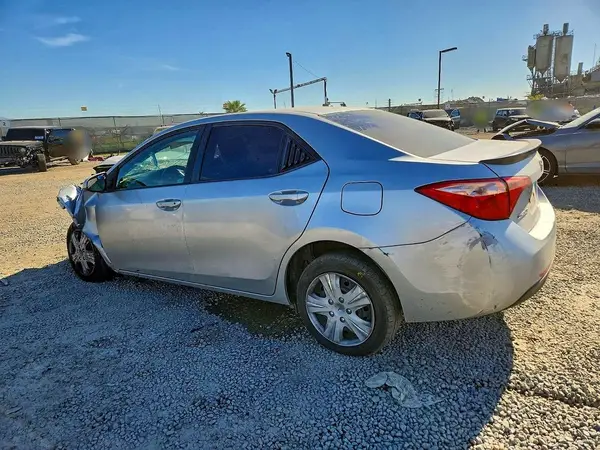 5YFBURHE1HP665038 2017 TOYOTA COROLLA - Image 2