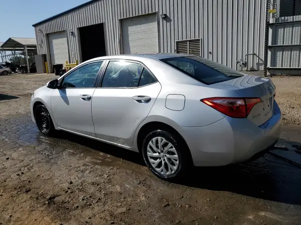 5YFBURHE1HP665685 2017 TOYOTA COROLLA - Image 2
