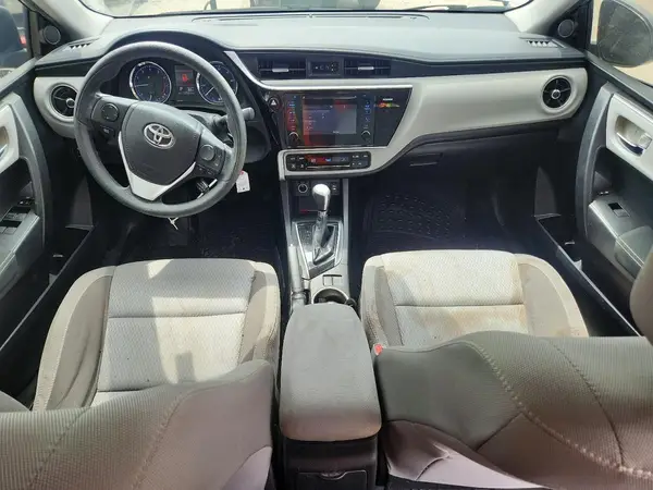 5YFBURHE1HP665833 2017 TOYOTA COROLLA - Image 8