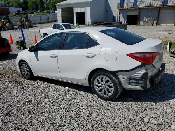 5YFBURHE1HP666061 2017 TOYOTA COROLLA - Image 2