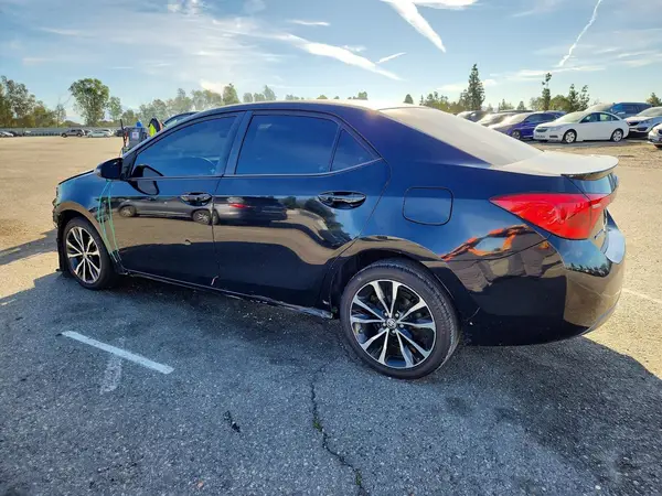 5YFBURHE1HP666108 2017 TOYOTA COROLLA - Image 2