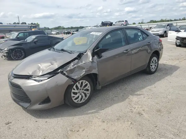 5YFBURHE1HP666318 2017 TOYOTA COROLLA - Image 1