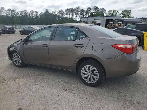 5YFBURHE1HP666318 2017 TOYOTA COROLLA - Image 2