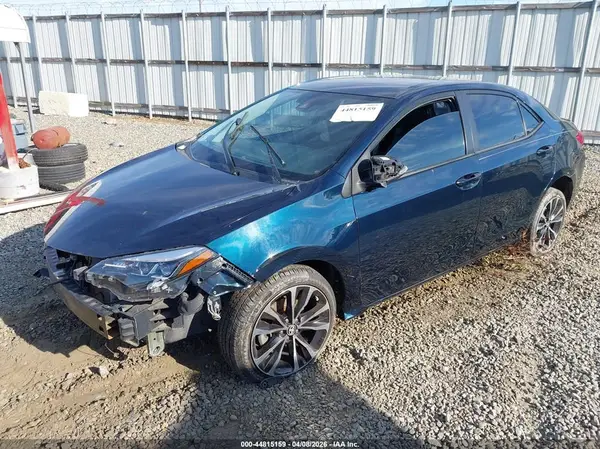 5YFBURHE1HP667811 2017 TOYOTA COROLLA - Image 2