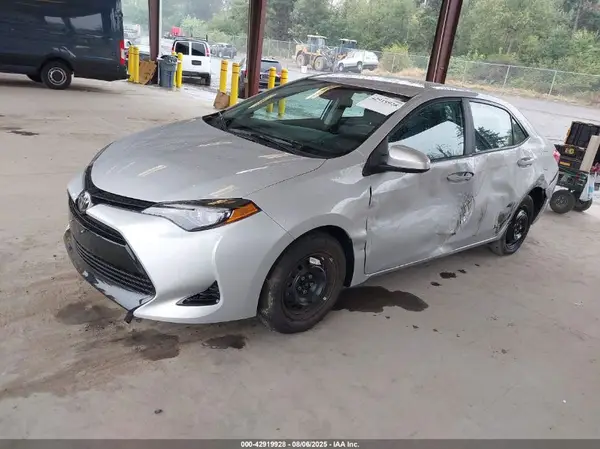 5YFBURHE1HP669090 2017 TOYOTA COROLLA - Image 2