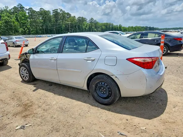 5YFBURHE1HP670644 2017 TOYOTA COROLLA - Image 2