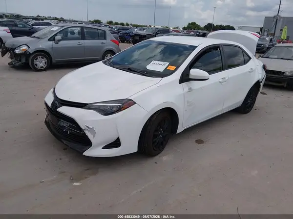 5YFBURHE1HP675293 2017 TOYOTA COROLLA - Image 2