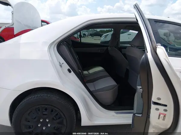 5YFBURHE1HP675293 2017 TOYOTA COROLLA - Image 8
