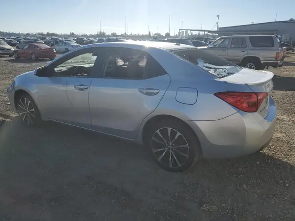 5YFBURHE1HP676668 2017 TOYOTA COROLLA - Image 2