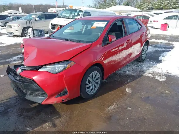 5YFBURHE1HP676699 2017 TOYOTA COROLLA - Image 2