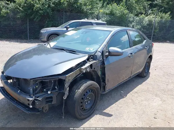 5YFBURHE1HP684995 2017 TOYOTA COROLLA - Image 2
