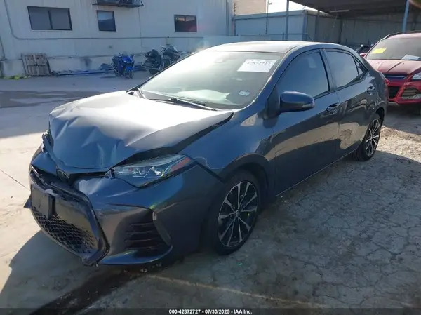 5YFBURHE1HP685757 2017 TOYOTA COROLLA - Image 2