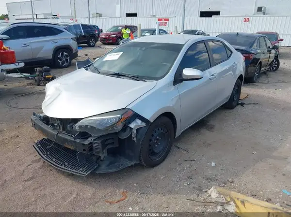 5YFBURHE1HP687931 2017 TOYOTA COROLLA - Image 2