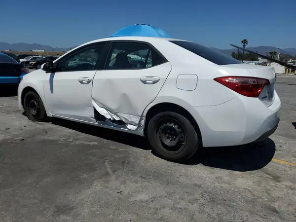 5YFBURHE1HP688187 2017 TOYOTA COROLLA - Image 2