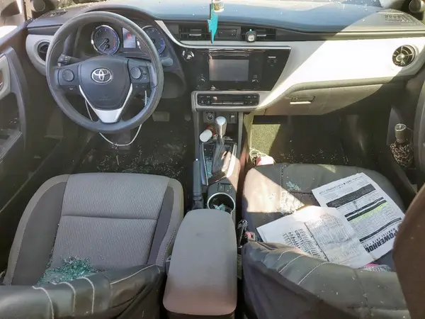 5YFBURHE1HP688576 2017 TOYOTA COROLLA - Image 8