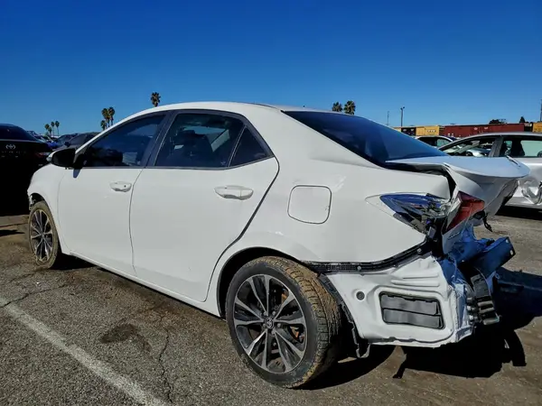 5YFBURHE1HP688741 2017 TOYOTA COROLLA - Image 2