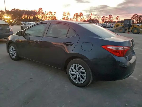 5YFBURHE1HP689470 2017 TOYOTA COROLLA - Image 2