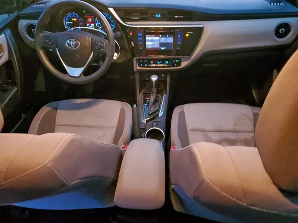 5YFBURHE1HP689470 2017 TOYOTA COROLLA - Image 8