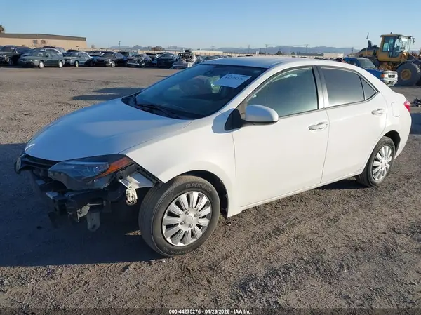 5YFBURHE1HP693762 2017 TOYOTA COROLLA - Image 2