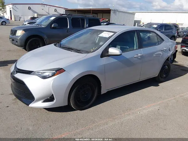 5YFBURHE1HP695303 2017 TOYOTA COROLLA - Image 2