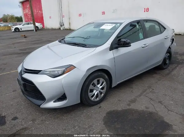 5YFBURHE1HP695530 2017 TOYOTA COROLLA - Image 2