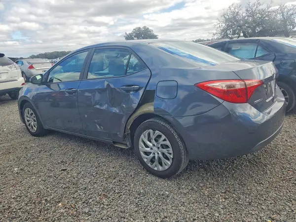 5YFBURHE1HP698850 2017 TOYOTA COROLLA - Image 2