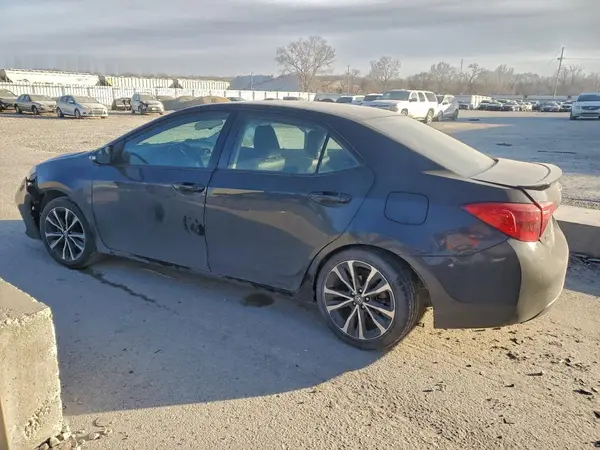 5YFBURHE1HP699478 2017 TOYOTA COROLLA - Image 2