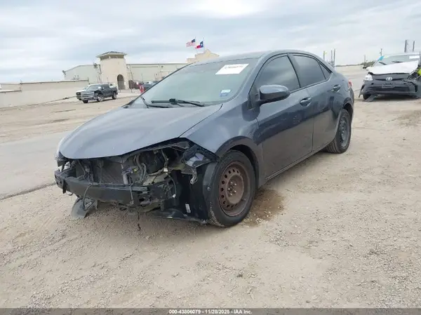 5YFBURHE1HP700662 2017 TOYOTA COROLLA - Image 2