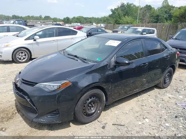 5YFBURHE1HP700760 2017 TOYOTA COROLLA - Image 2