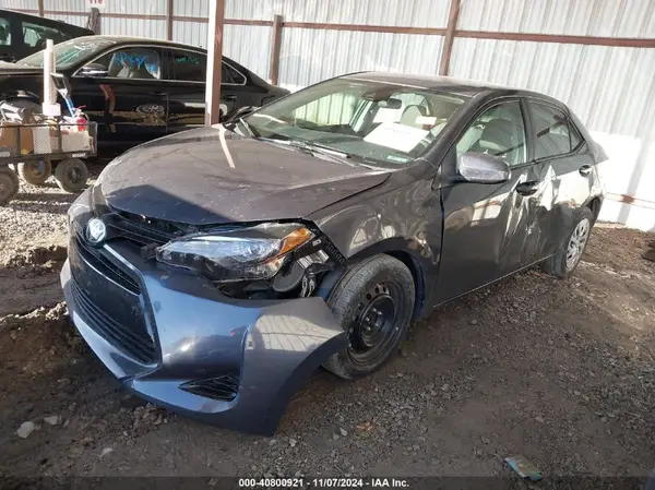 5YFBURHE1HP700998 2017 TOYOTA COROLLA - Image 2