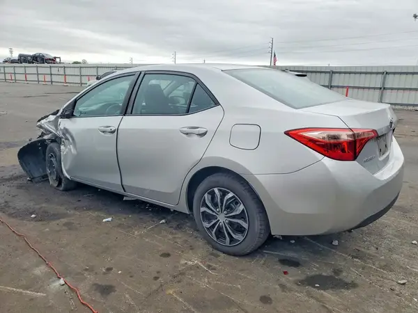 5YFBURHE1HP702606 2017 TOYOTA COROLLA - Image 2